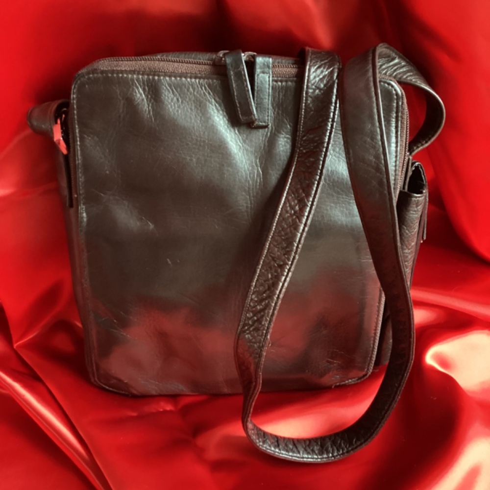 Vintage Perlina Leather Crossbody Handbag - Picture 2 of 9